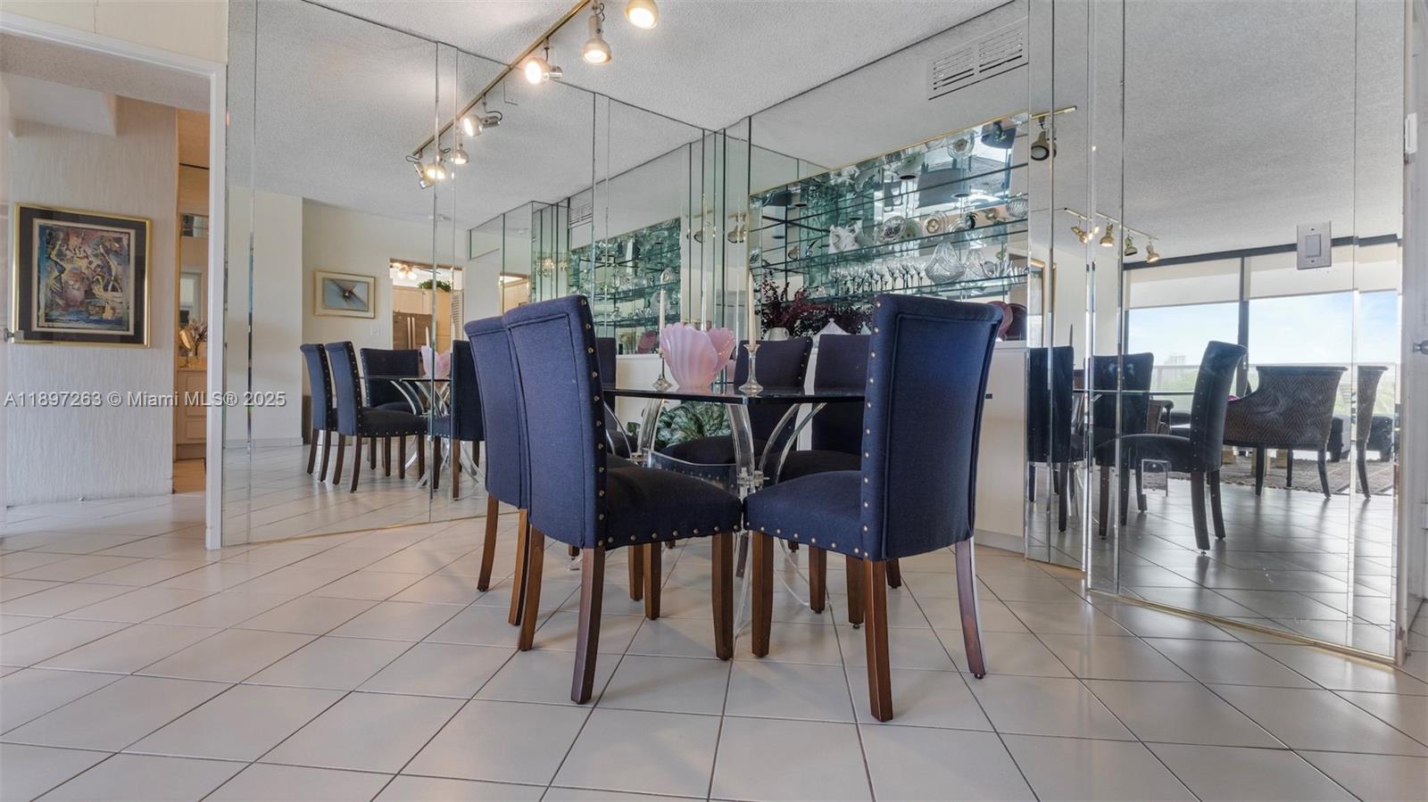 3701 N Country Club Dr #606, Aventura FL 33180