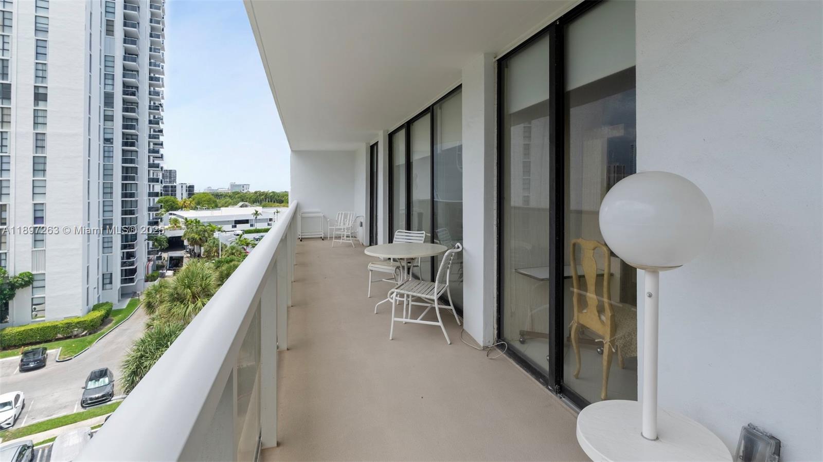 3701 N Country Club Dr #606, Aventura FL 33180