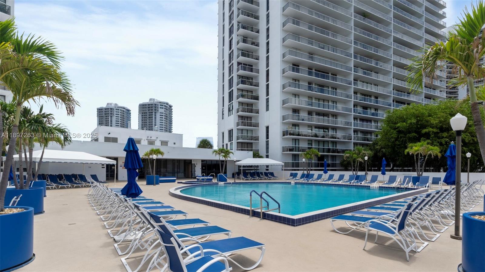 3701 N Country Club Dr #606, Aventura FL 33180