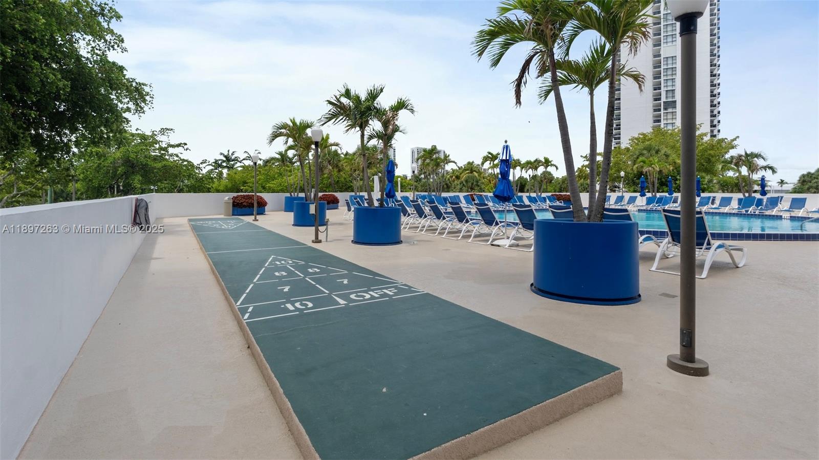 3701 N Country Club Dr #606, Aventura FL 33180