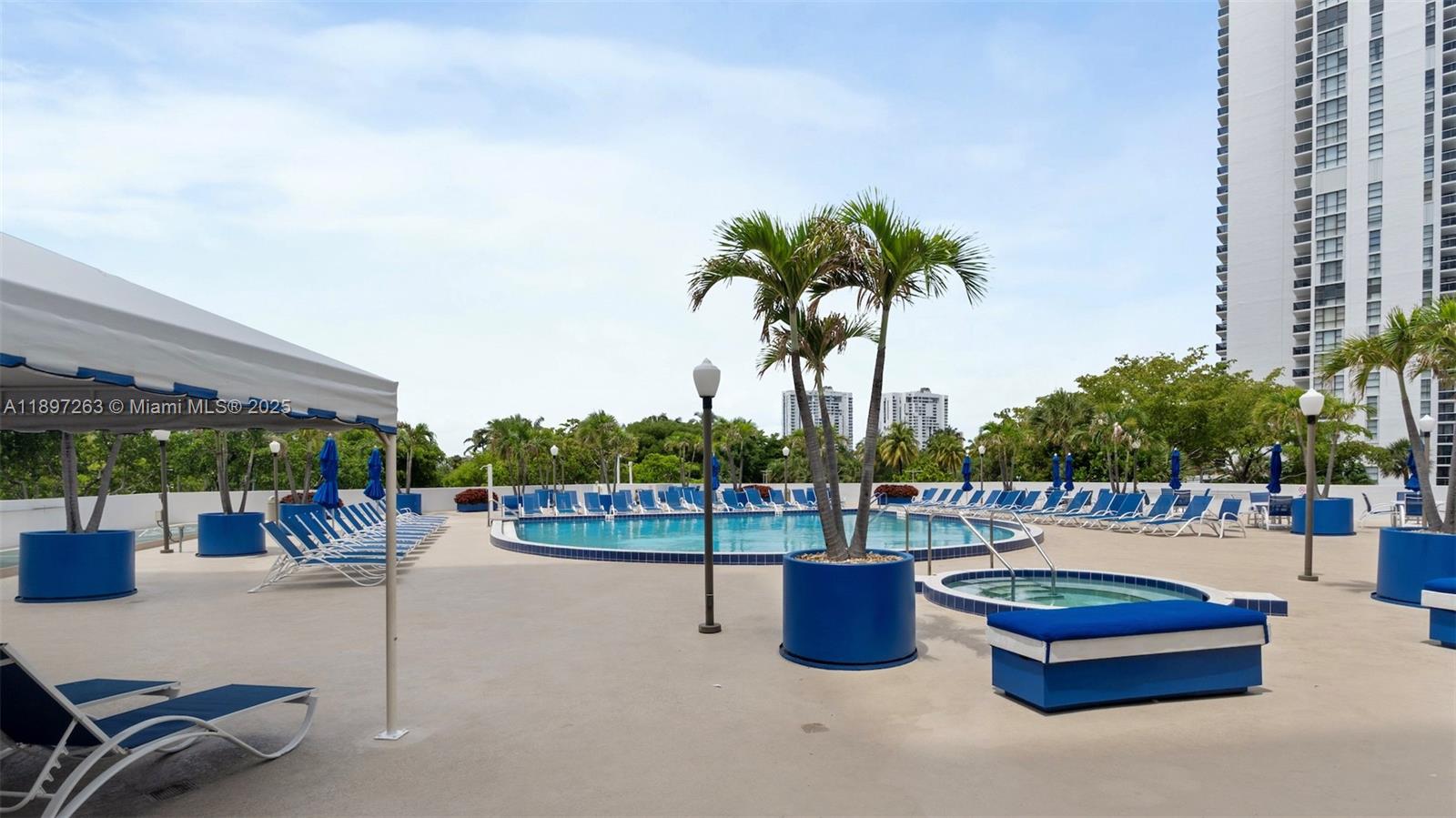 3701 N Country Club Dr #606, Aventura FL 33180