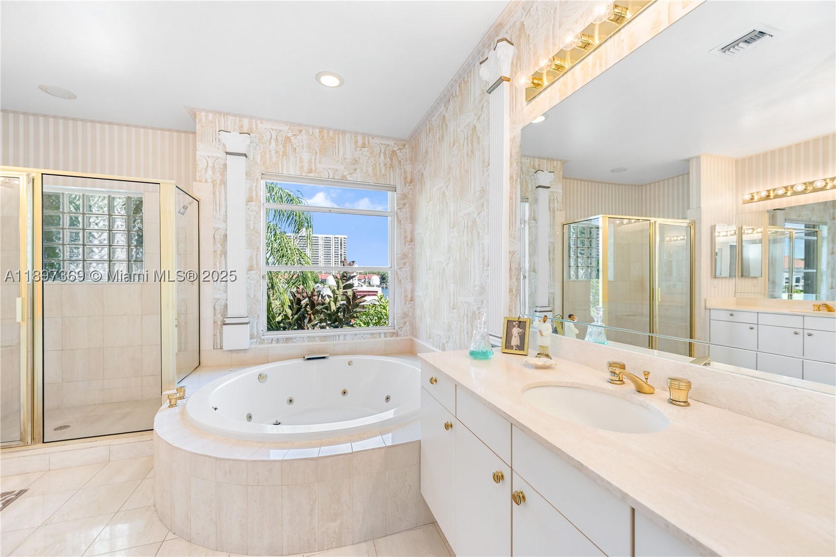 3699 NE 208th Ter, Aventura FL 33180