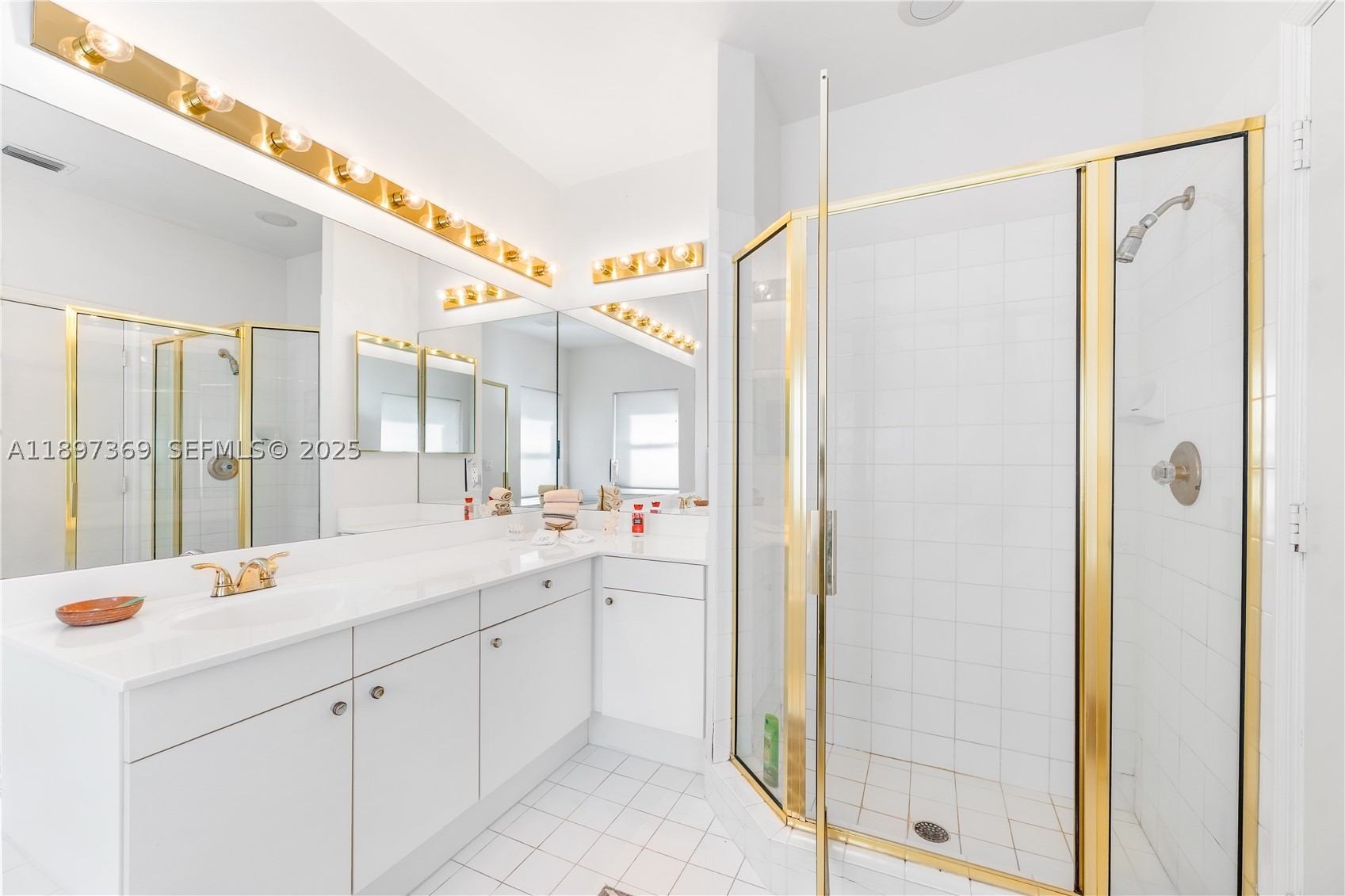 3699 NE 208th Ter, Aventura FL 33180