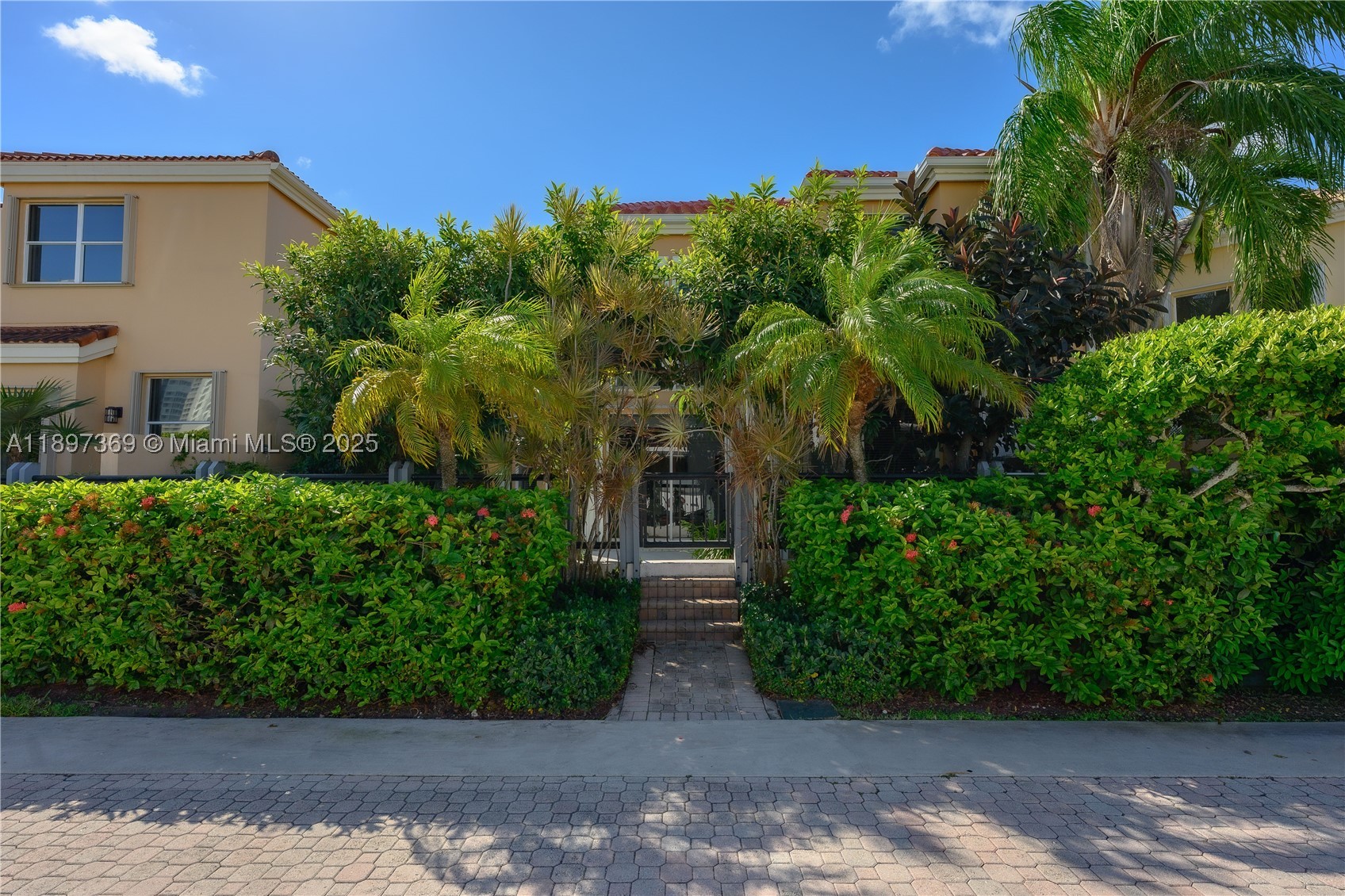 3699 NE 208th Ter, Aventura FL 33180