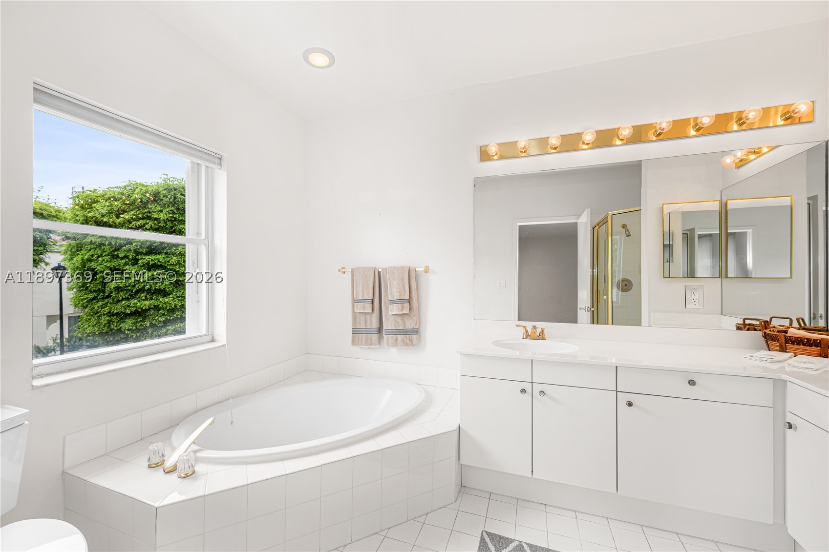 3699 NE 208th Ter, Aventura FL 33180
