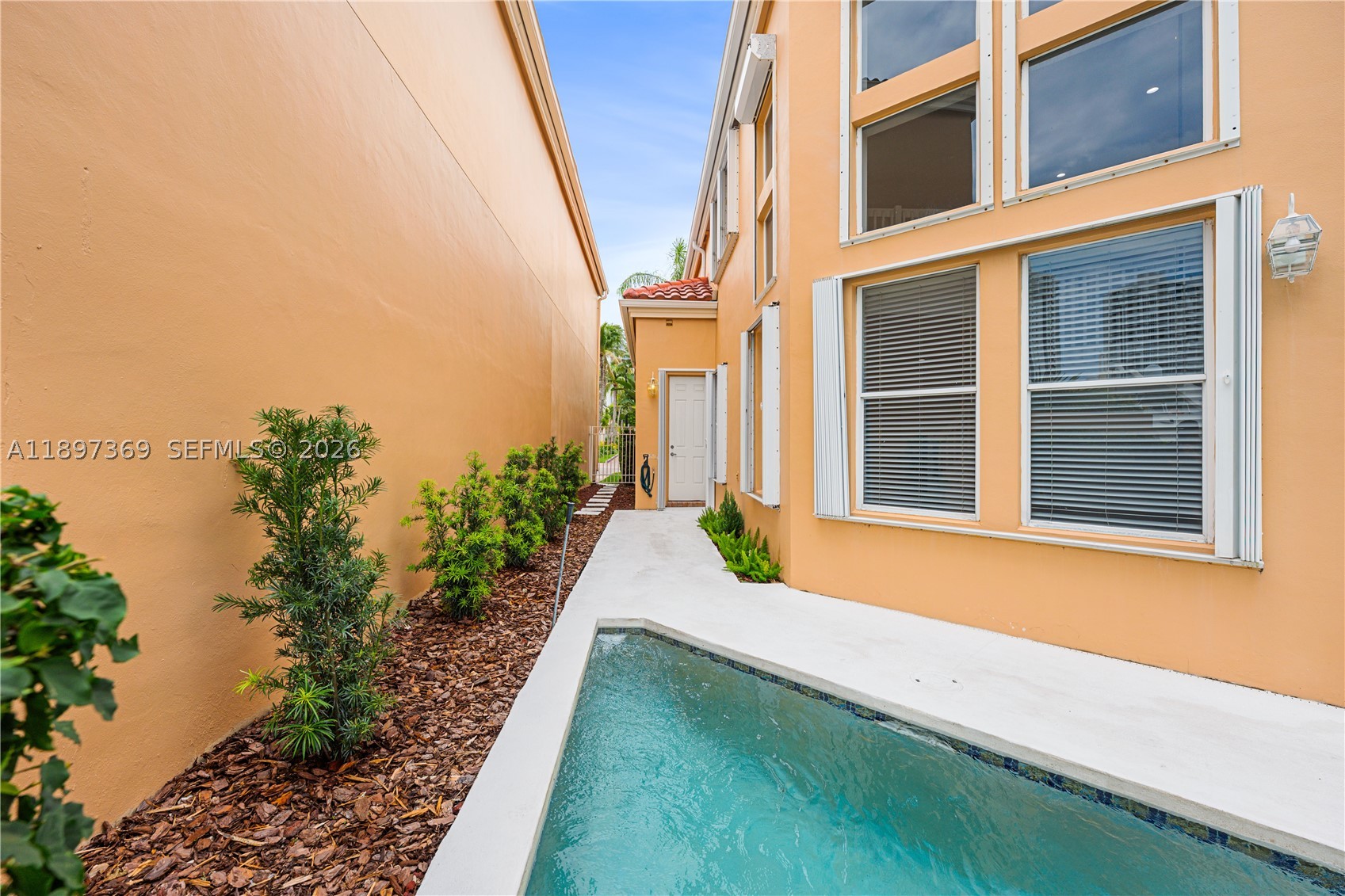 3699 NE 208th Ter, Aventura FL 33180