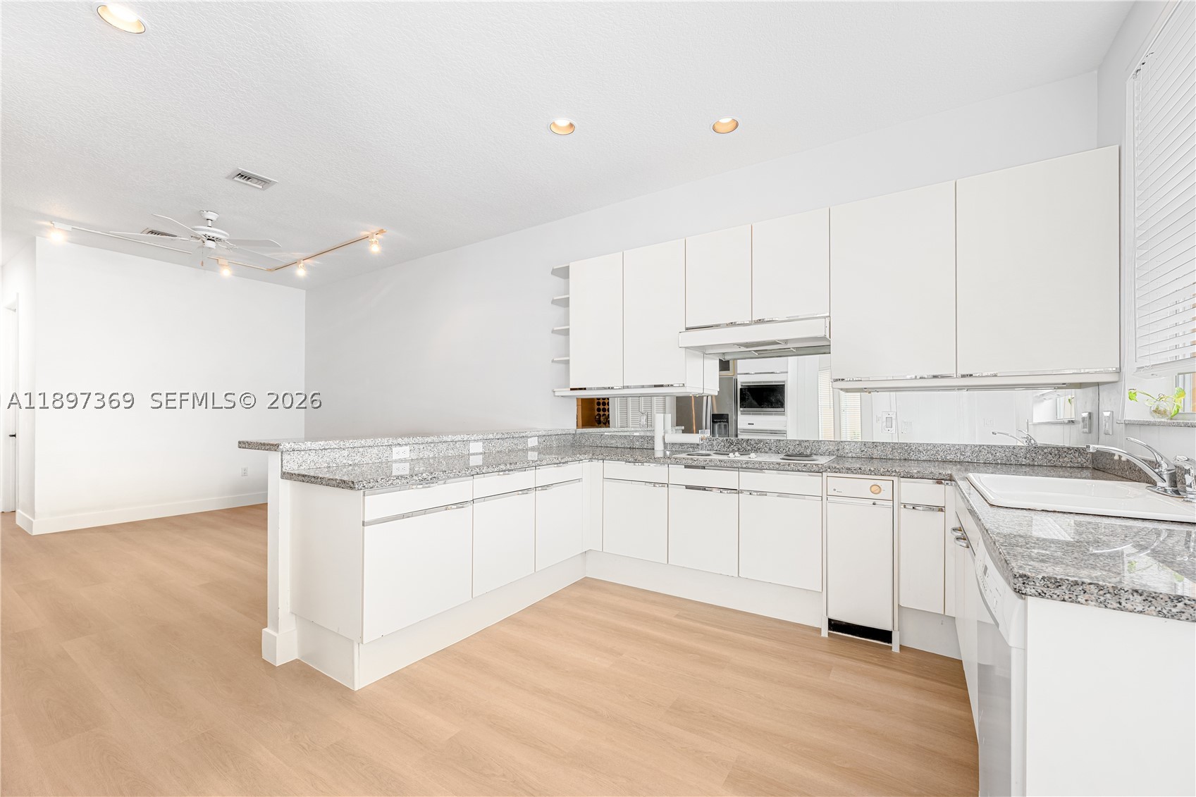 3699 NE 208th Ter, Aventura FL 33180