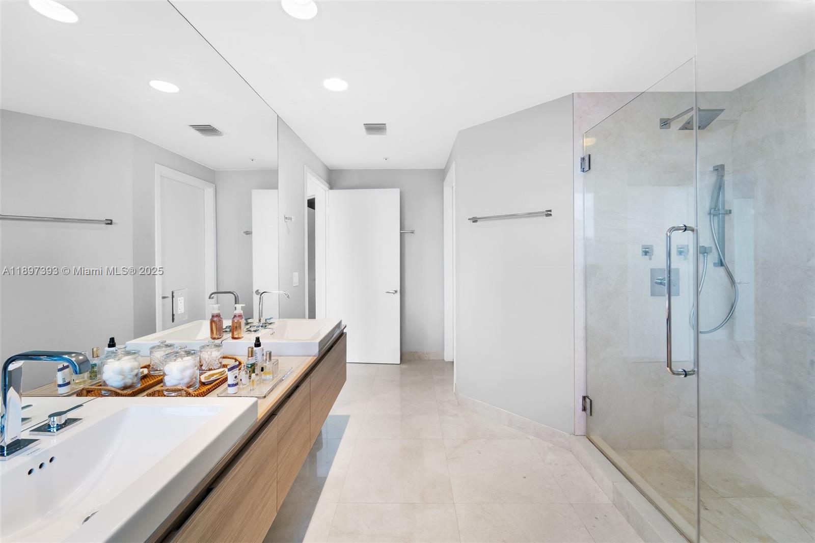 17111 Biscayne Blvd #307, North Miami Beach FL 33160
