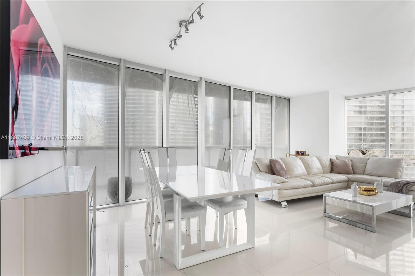 465 Brickell Ave #2702, Miami FL 33131