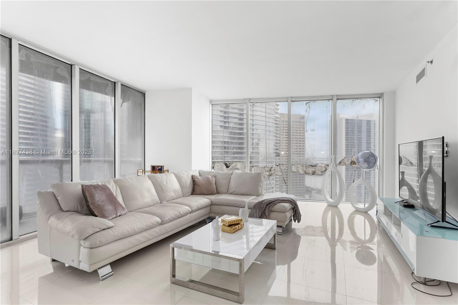 465 Brickell Ave #2702, Miami FL 33131