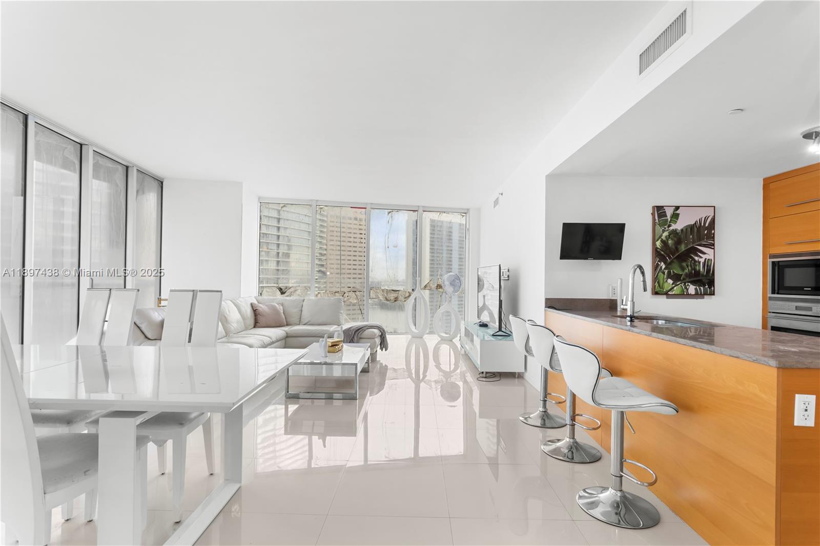 465 Brickell Ave #2702, Miami FL 33131