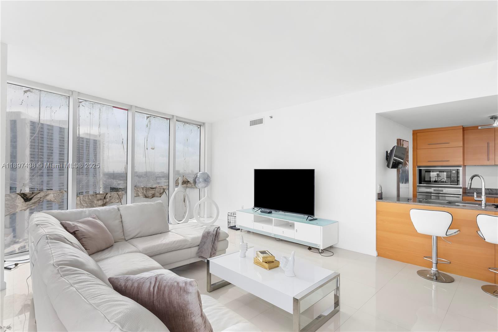465 Brickell Ave #2702, Miami FL 33131