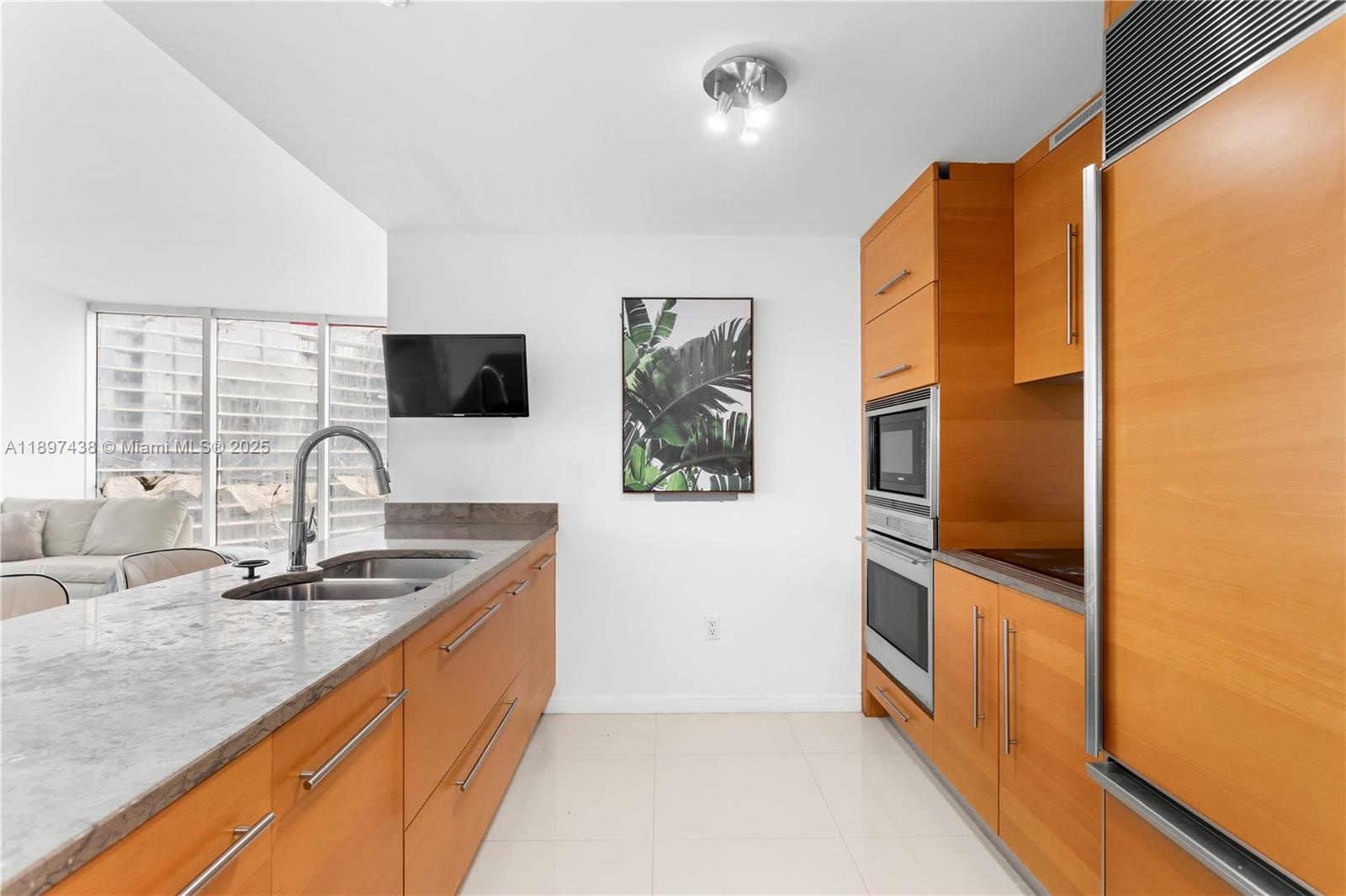 465 Brickell Ave #2702, Miami FL 33131