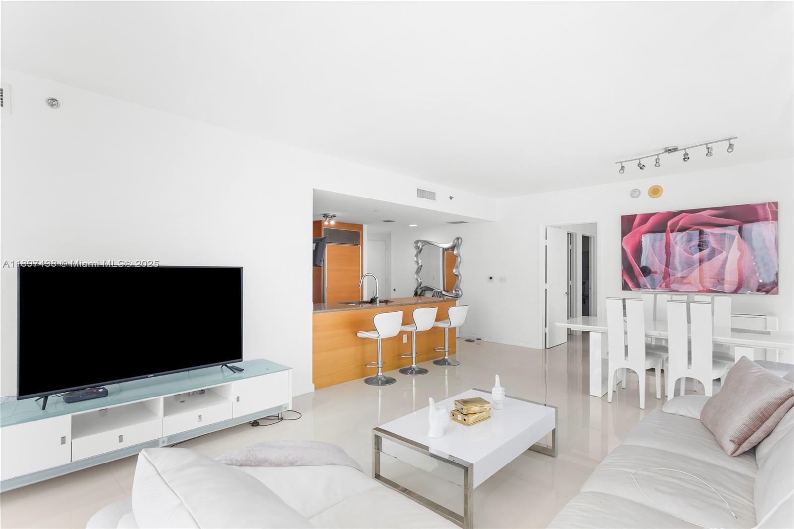 465 Brickell Ave #2702, Miami FL 33131