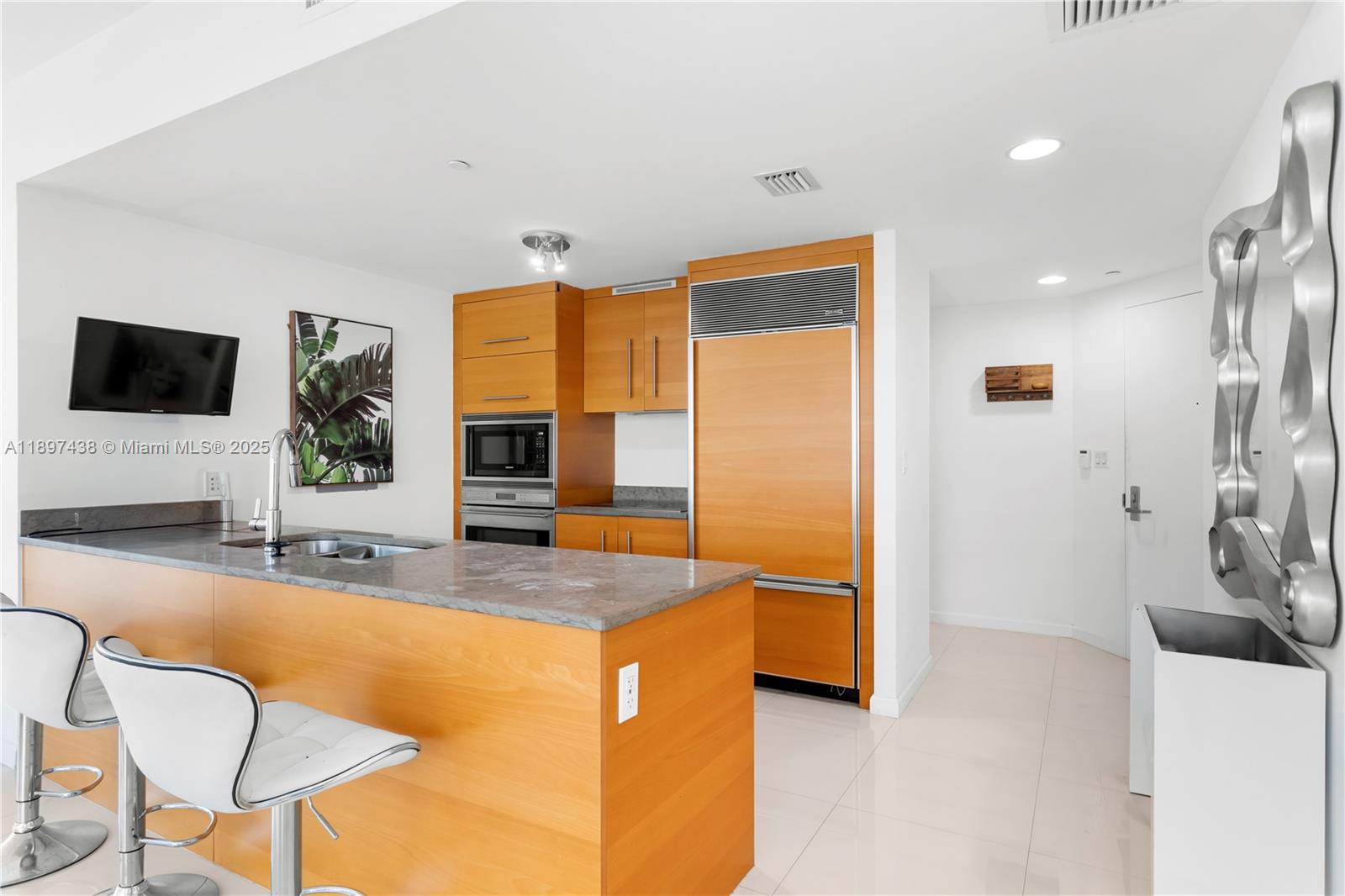 465 Brickell Ave #2702, Miami FL 33131