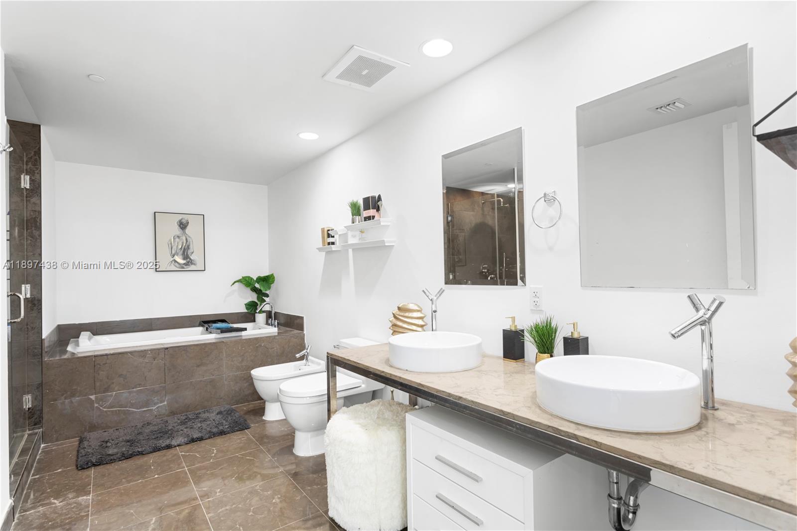 465 Brickell Ave #2702, Miami FL 33131