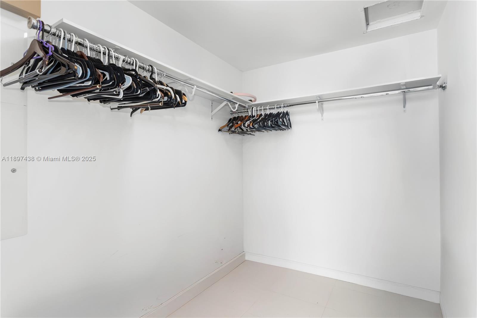 465 Brickell Ave #2702, Miami FL 33131