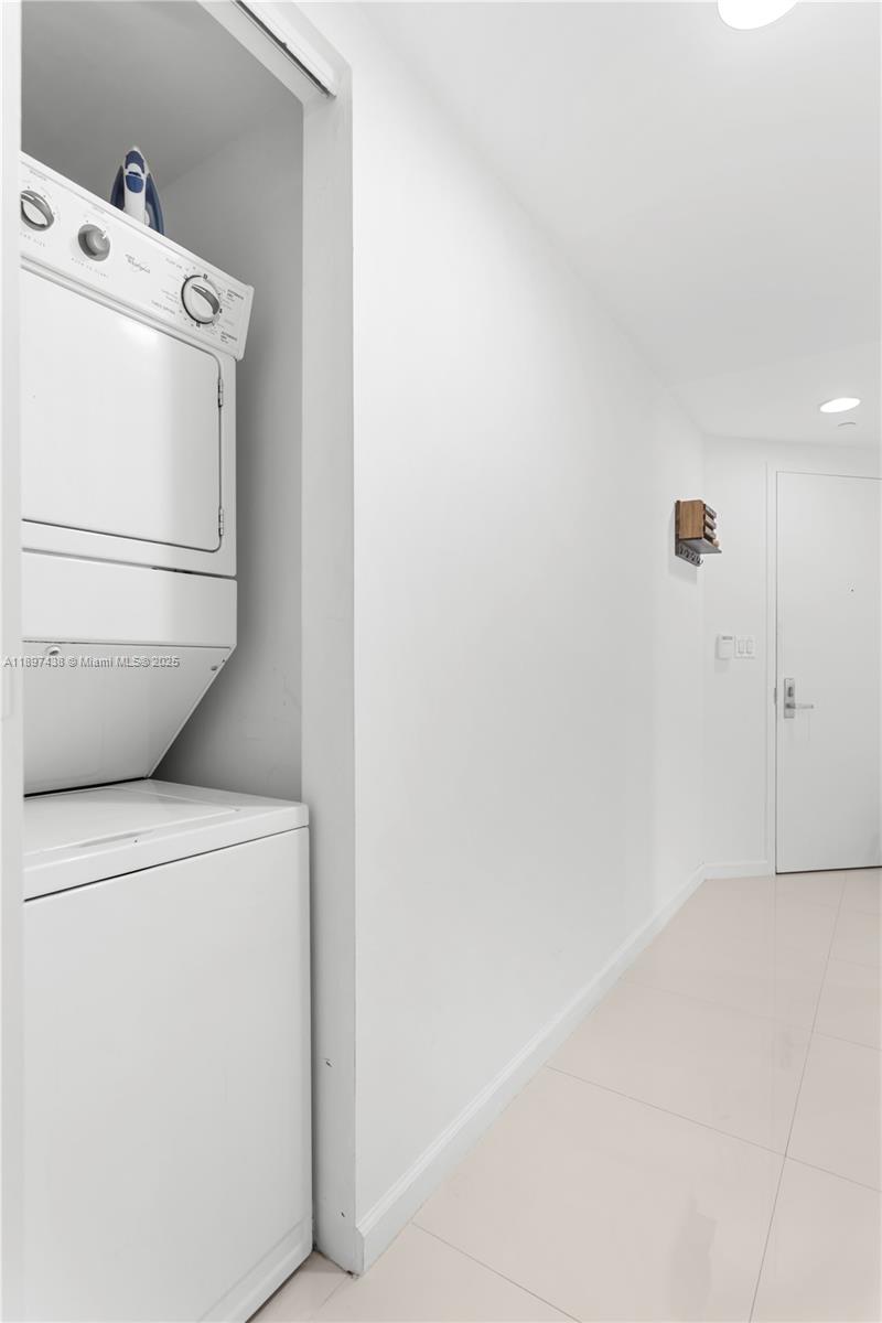 465 Brickell Ave #2702, Miami FL 33131