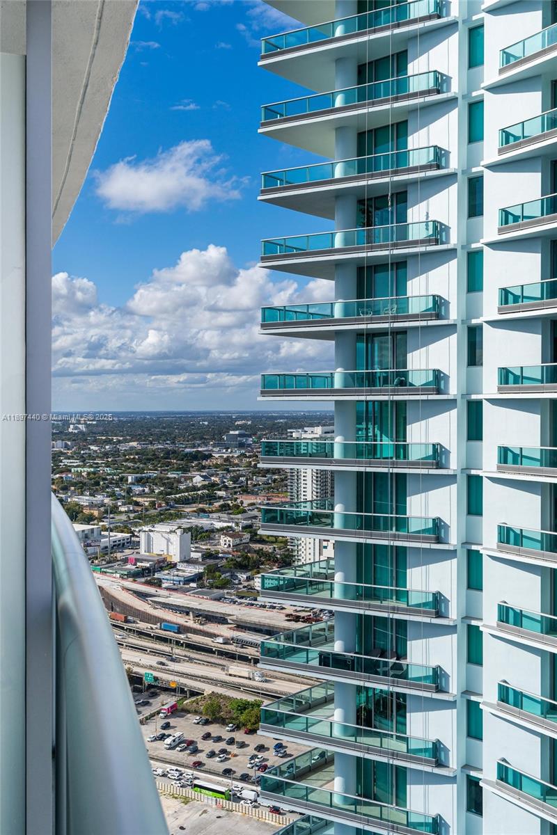 888 Biscayne Blvd #4311, Miami FL 33132