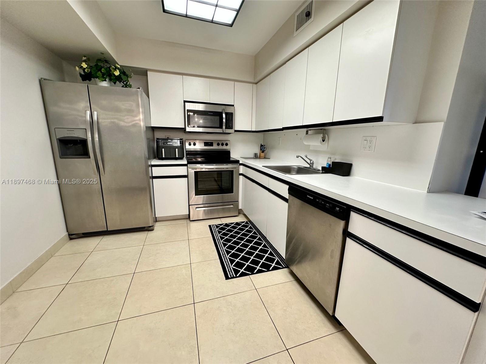 3600 NE Mystic Pointe Dr #1510, Aventura FL 33180