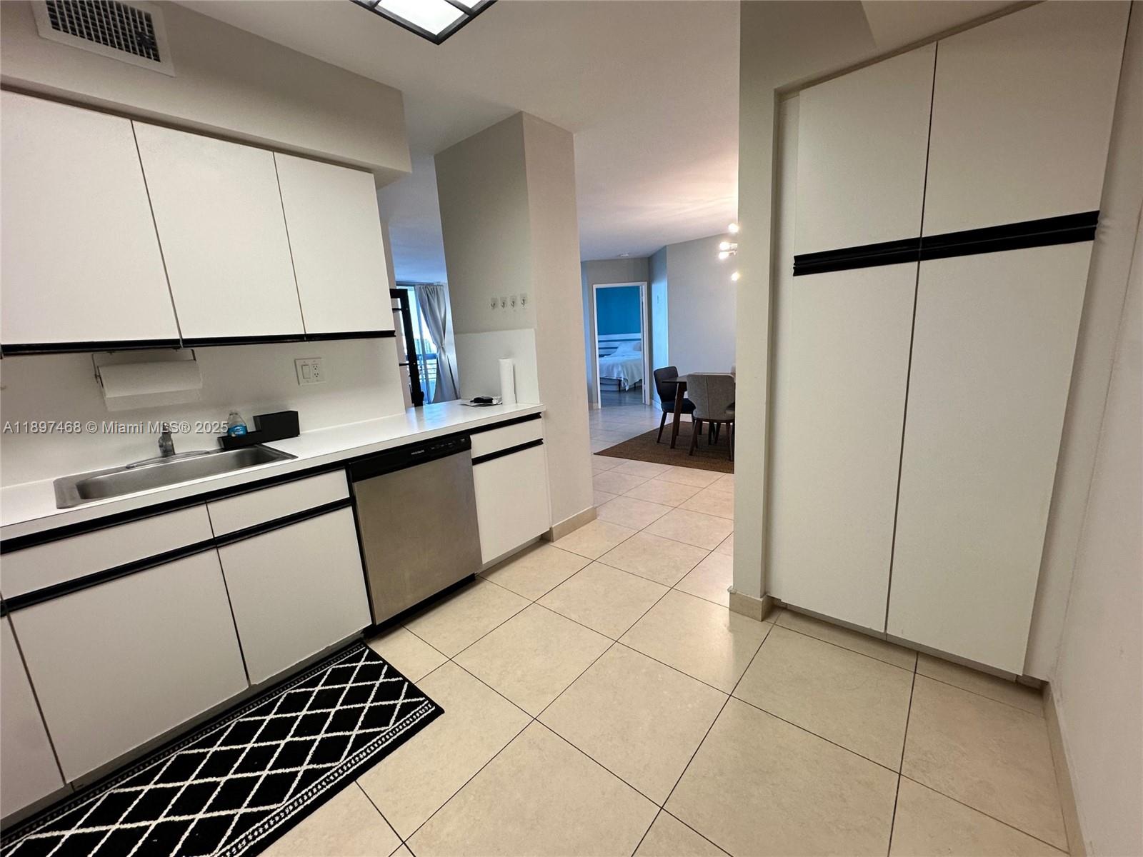 3600 NE Mystic Pointe Dr #1510, Aventura FL 33180