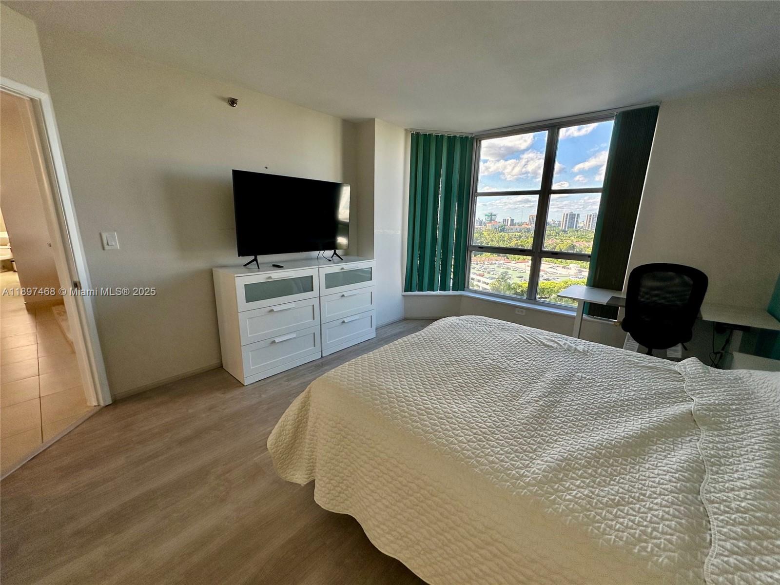 3600 NE Mystic Pointe Dr #1510, Aventura FL 33180