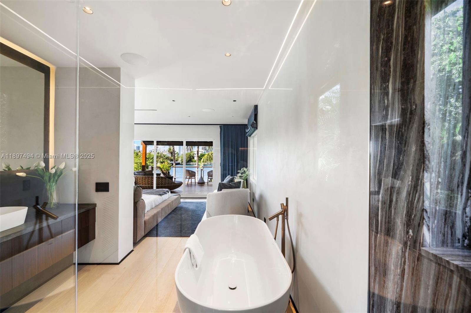 244 W San Marino Dr, Miami Beach FL 33139