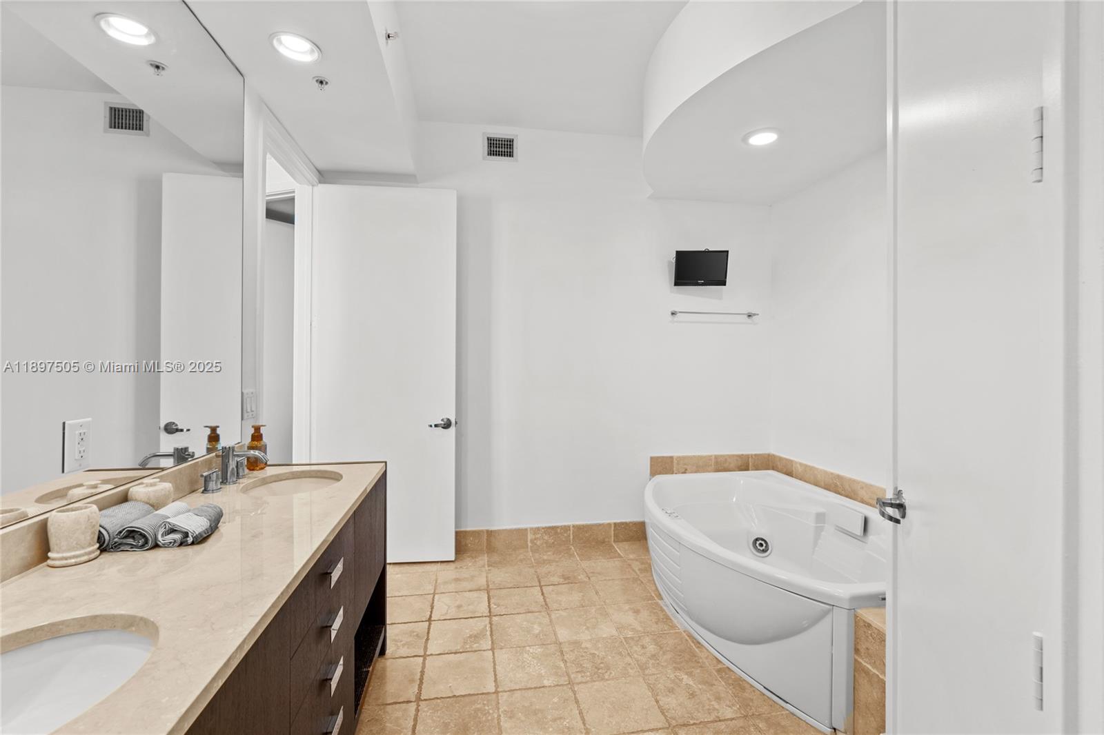 18201 Collins Ave #4209, Sunny Isles Beach FL 33160