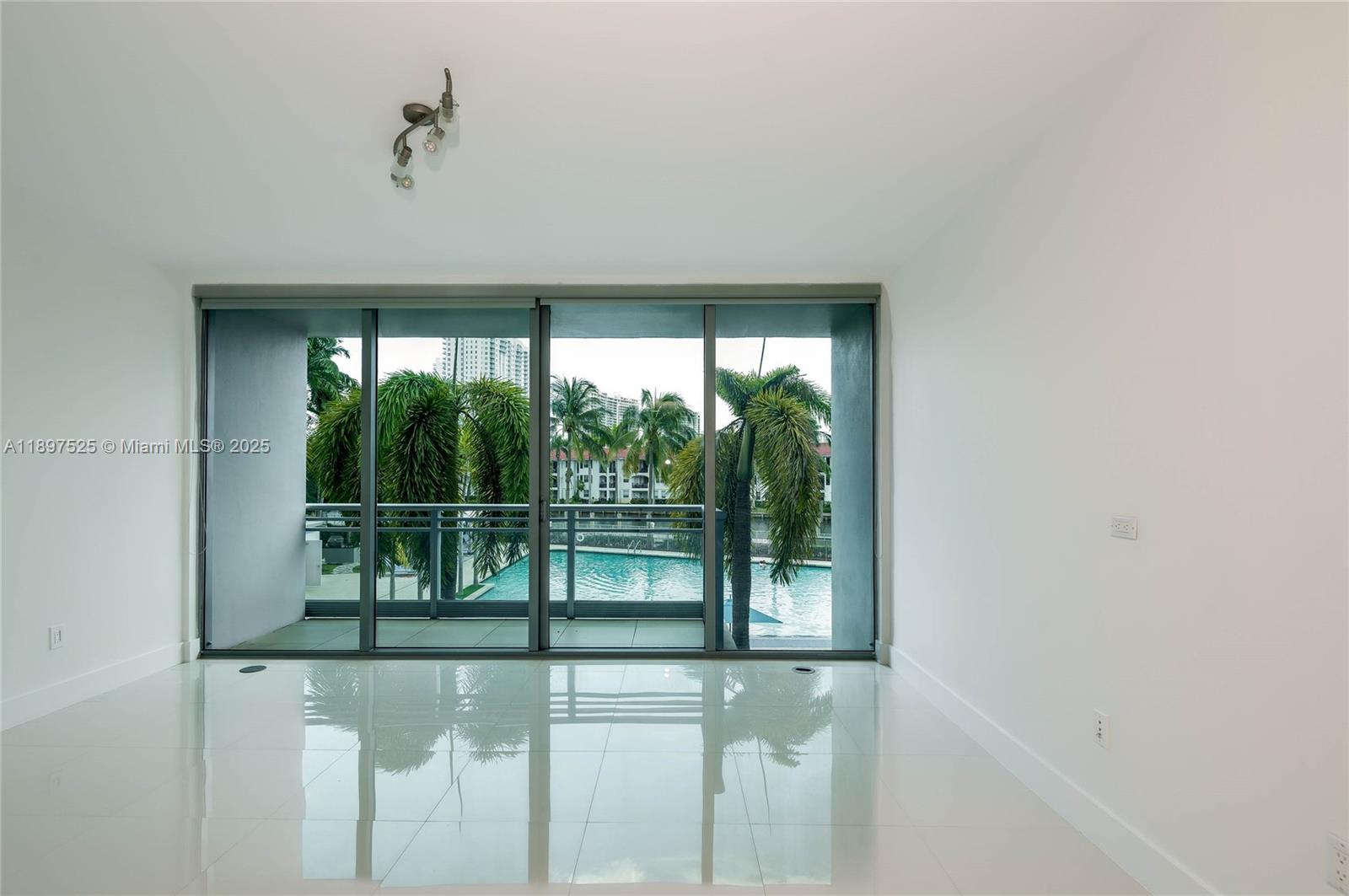 2950 NE 188th St #143, Aventura FL 33180
