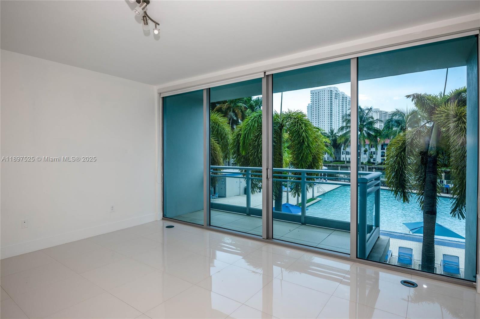 2950 NE 188th St #143, Aventura FL 33180