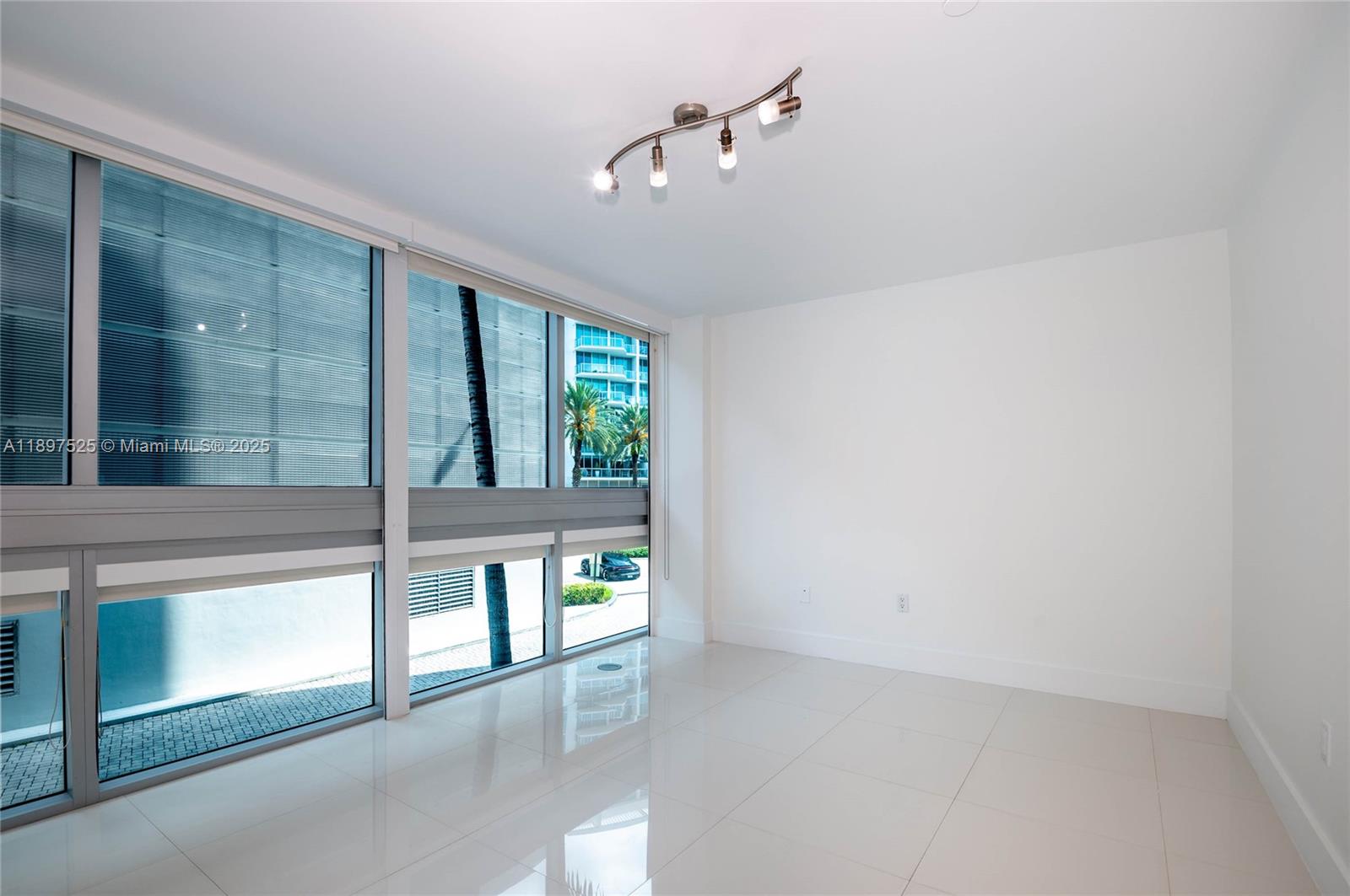 2950 NE 188th St #143, Aventura FL 33180
