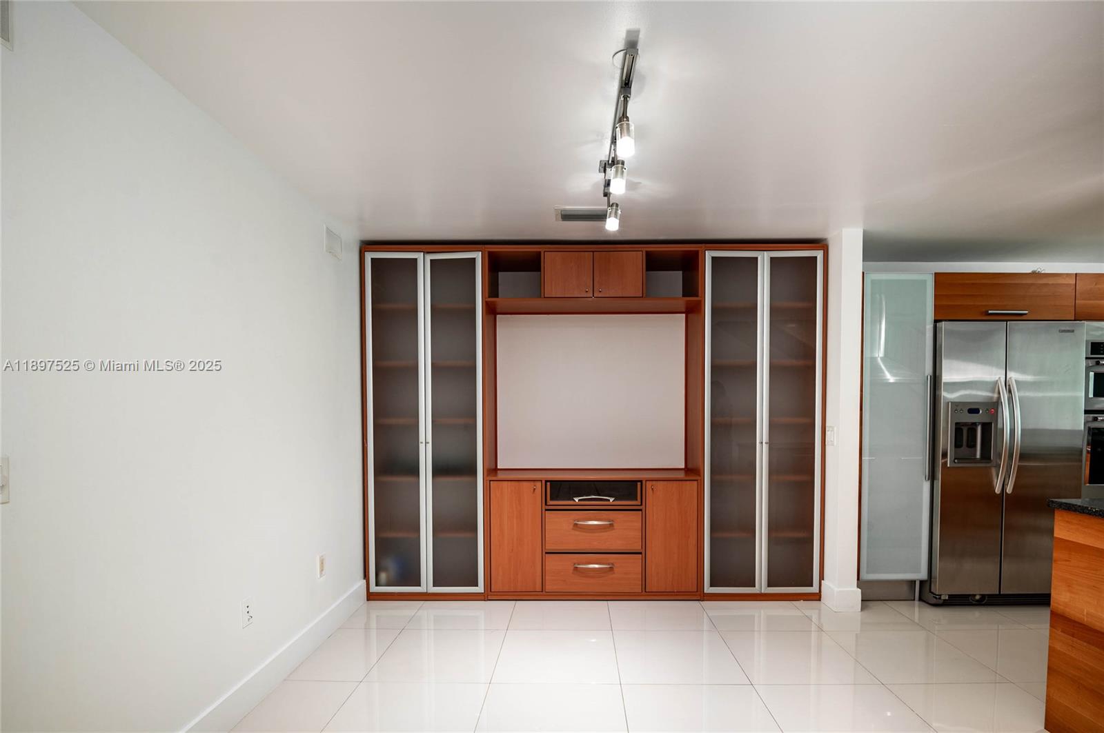 2950 NE 188th St #143, Aventura FL 33180