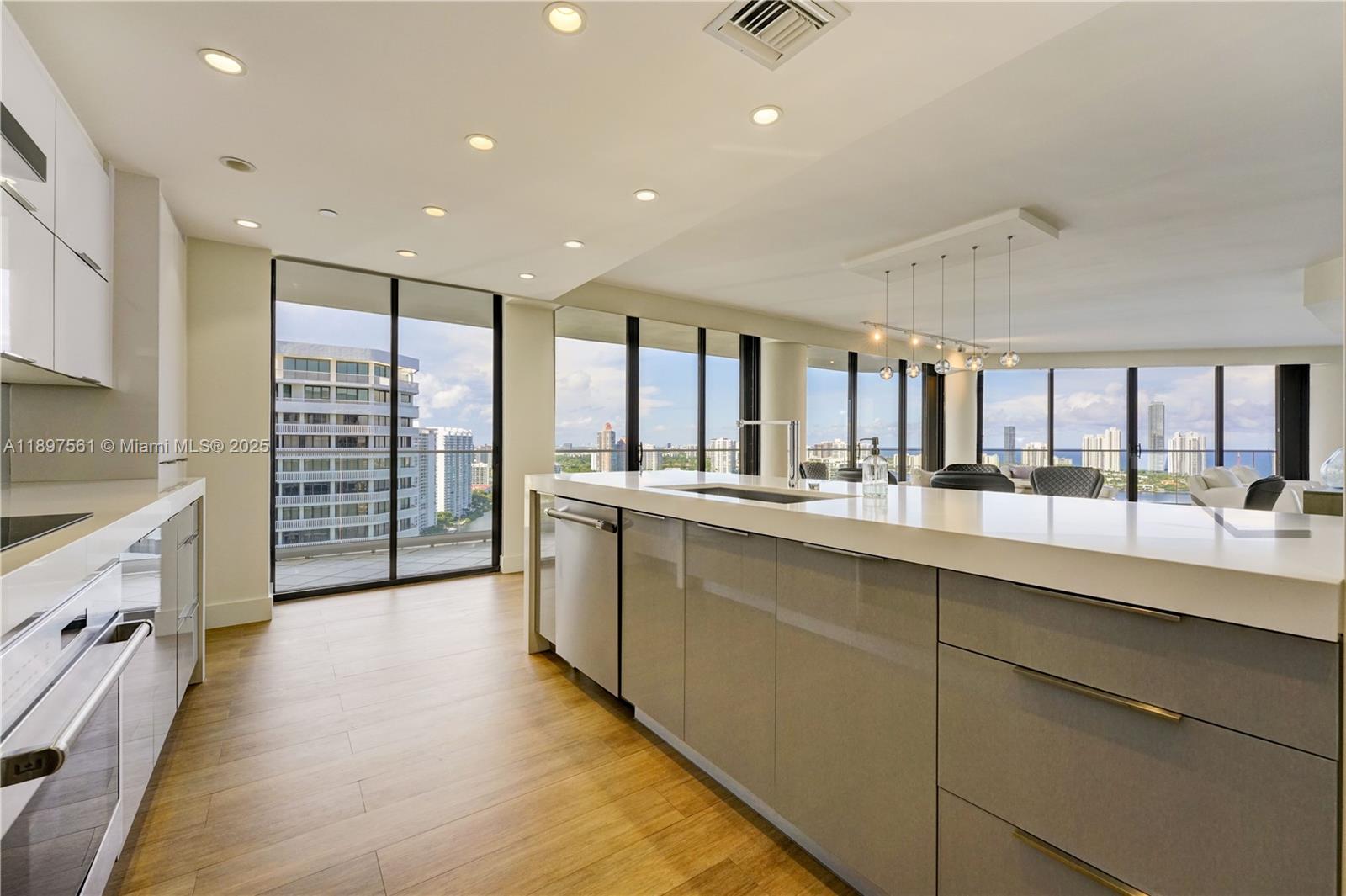 2800 ISLAND BL #2904, Aventura FL 33160