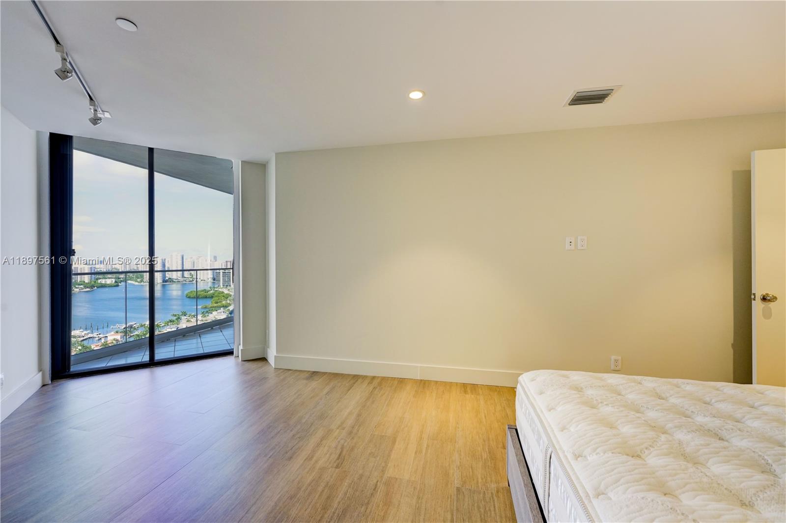 2800 ISLAND BL #2904, Aventura FL 33160