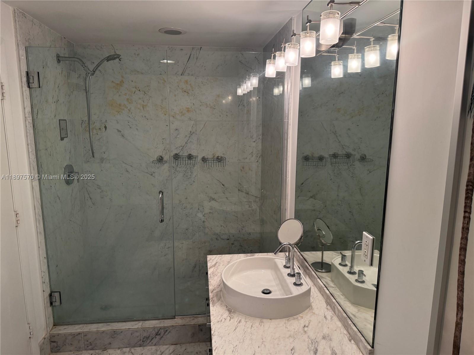 253 NE 2nd St #2004, Miami FL 33132