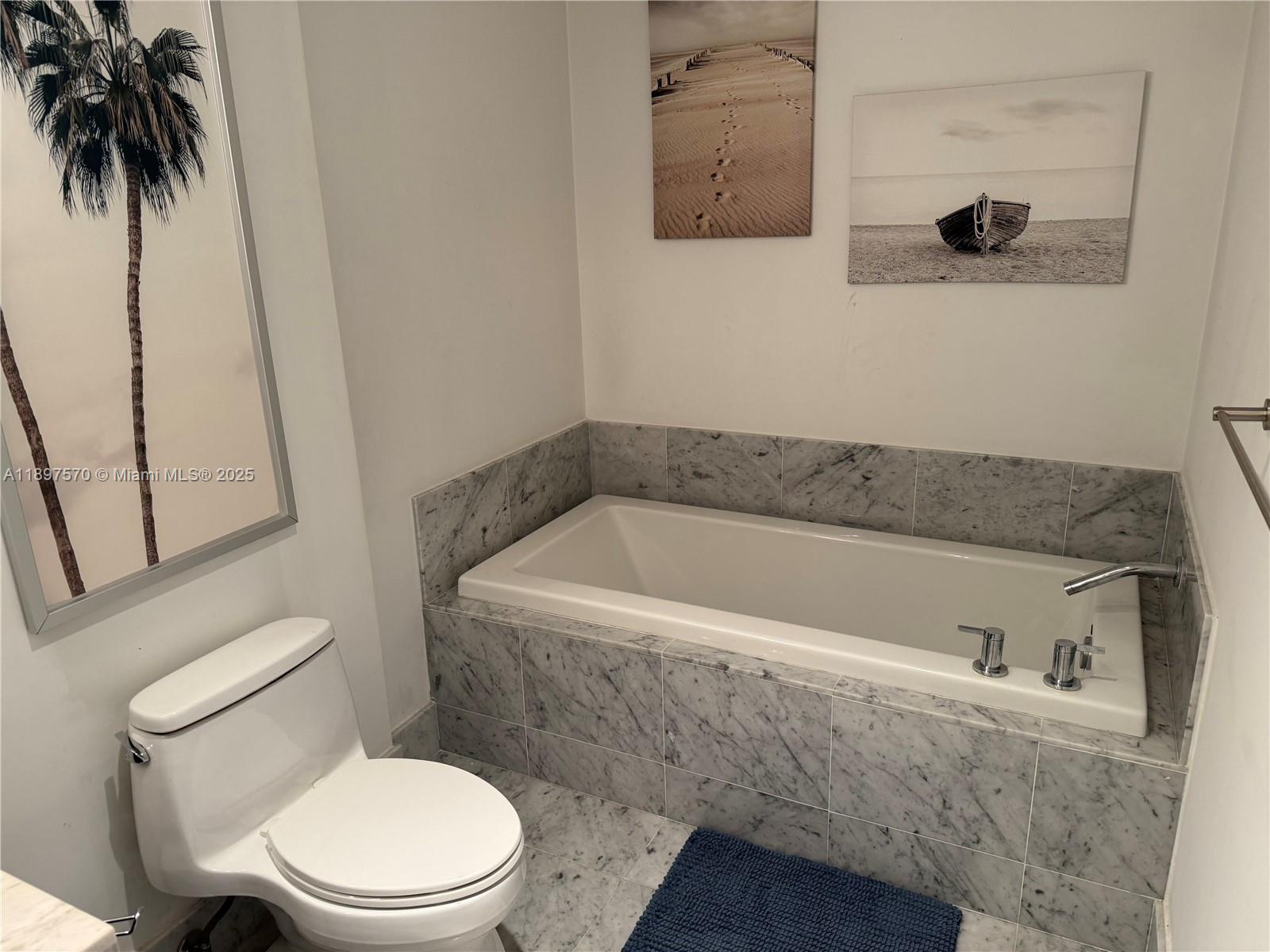 253 NE 2nd St #2004, Miami FL 33132