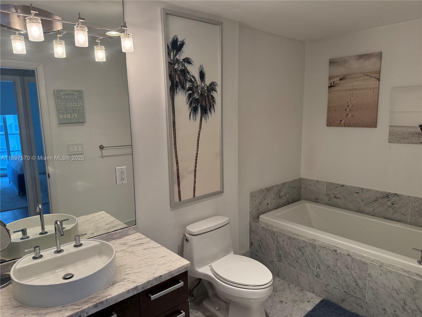 253 NE 2nd St #2004, Miami FL 33132