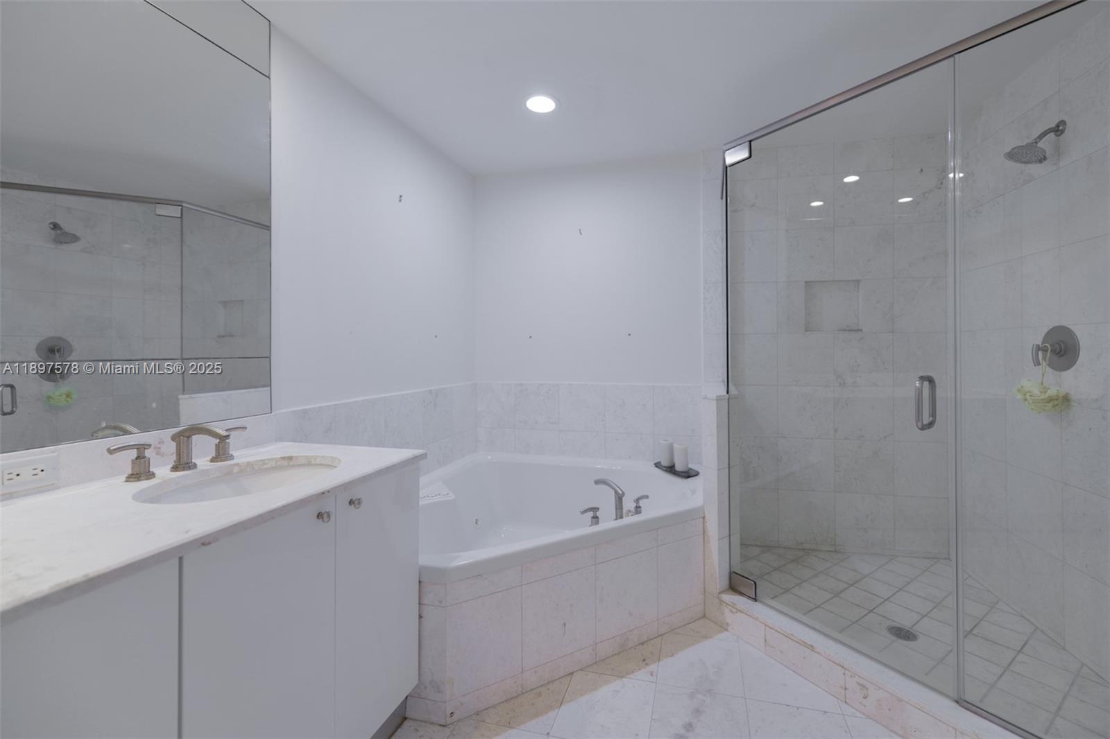 901 Brickell Key Blvd #2207, Miami FL 33131