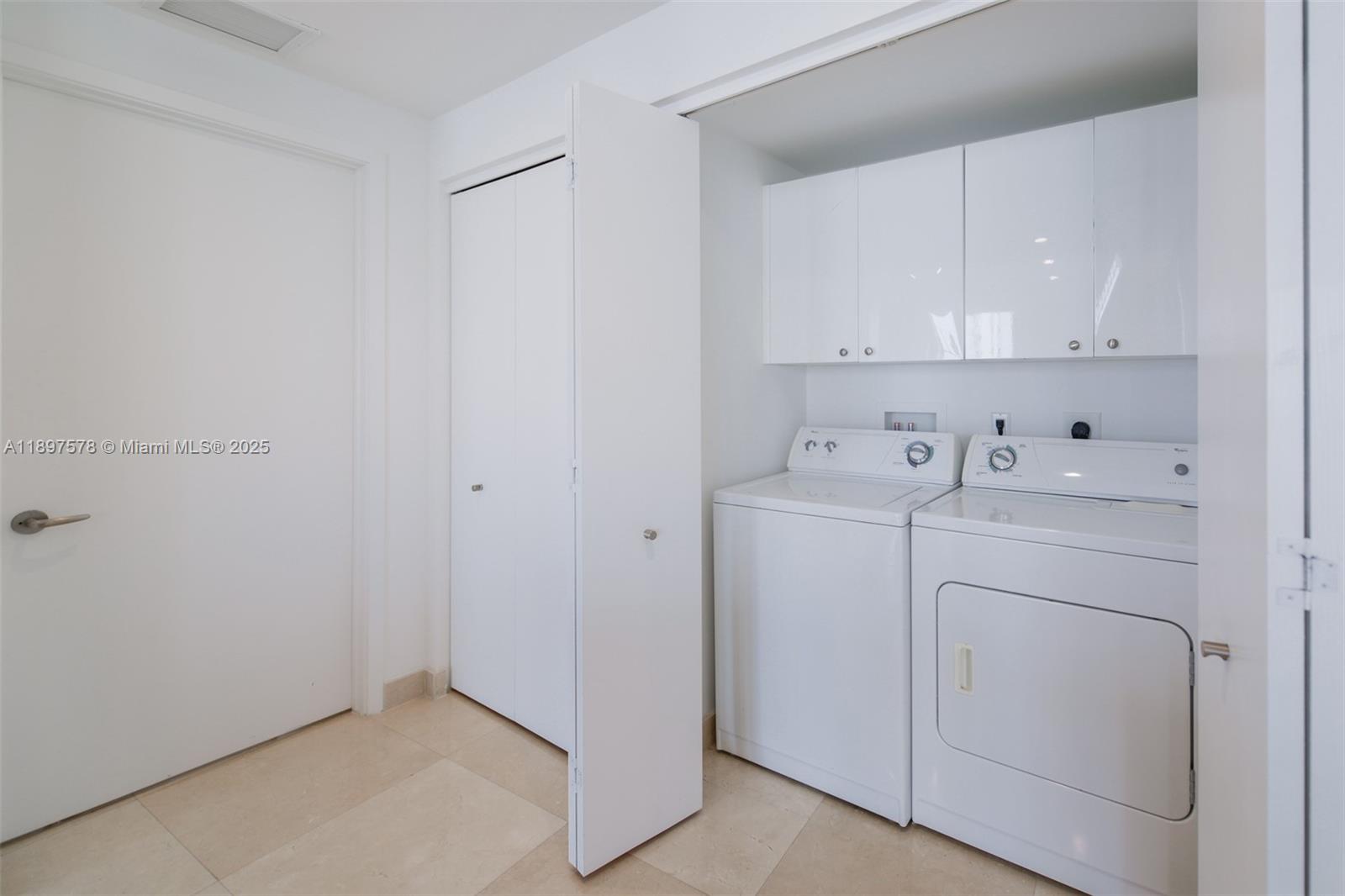 901 Brickell Key Blvd #2207, Miami FL 33131