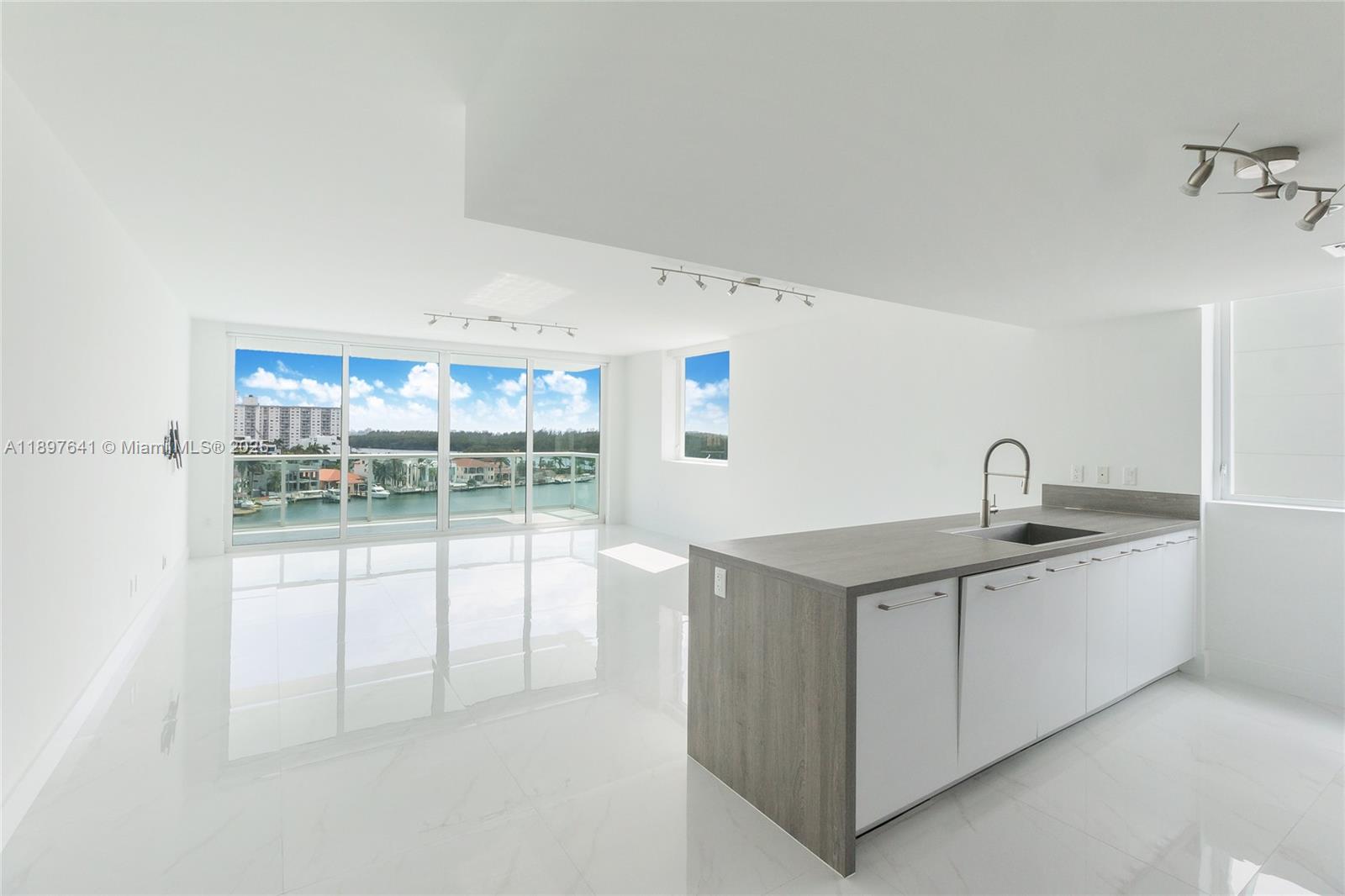 400 Sunny Isles Blvd #715, Sunny Isles Beach FL 33160