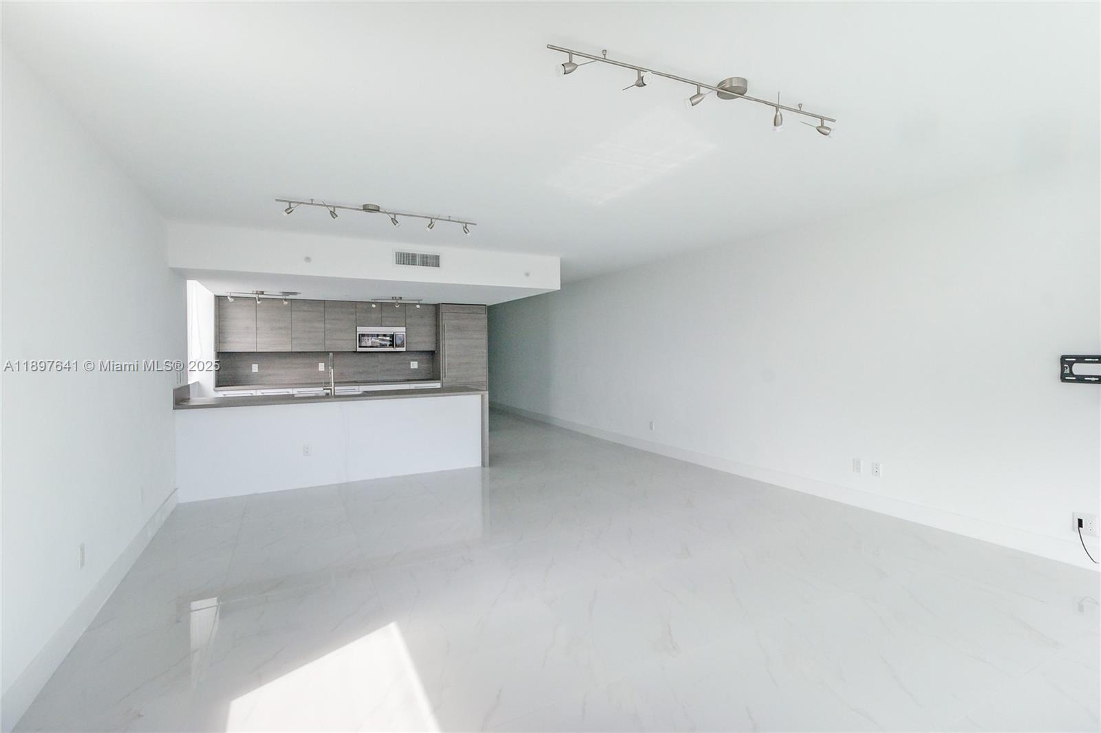 400 Sunny Isles Blvd #715, Sunny Isles Beach FL 33160