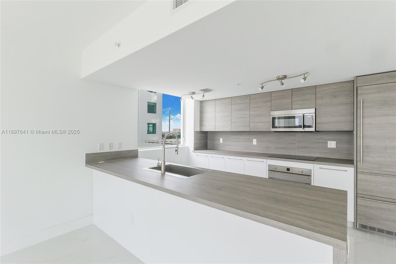 400 Sunny Isles Blvd #715, Sunny Isles Beach FL 33160