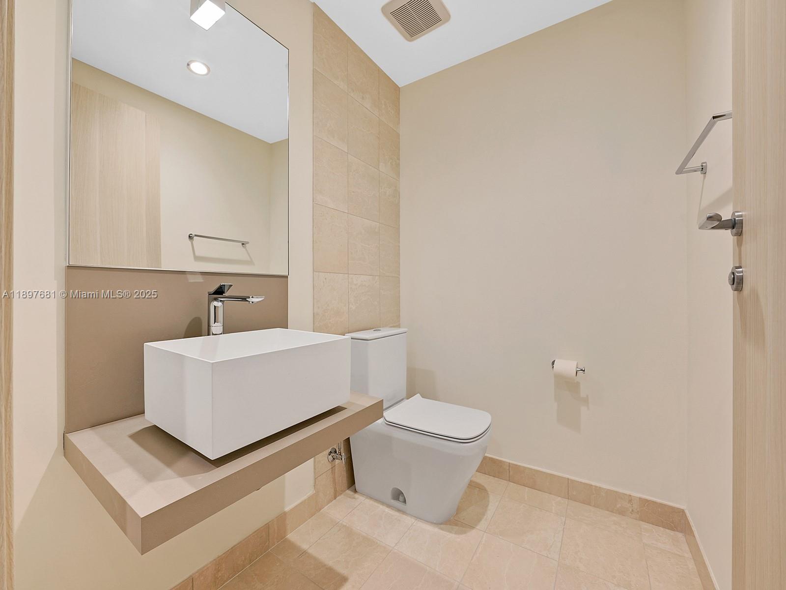 1000 Brickell Plz #3402, Miami FL 33131