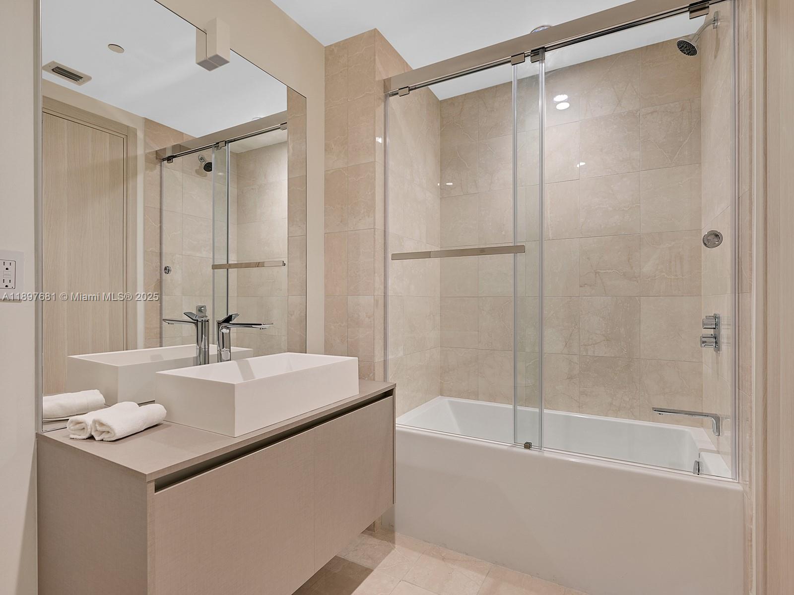 1000 Brickell Plz #3402, Miami FL 33131