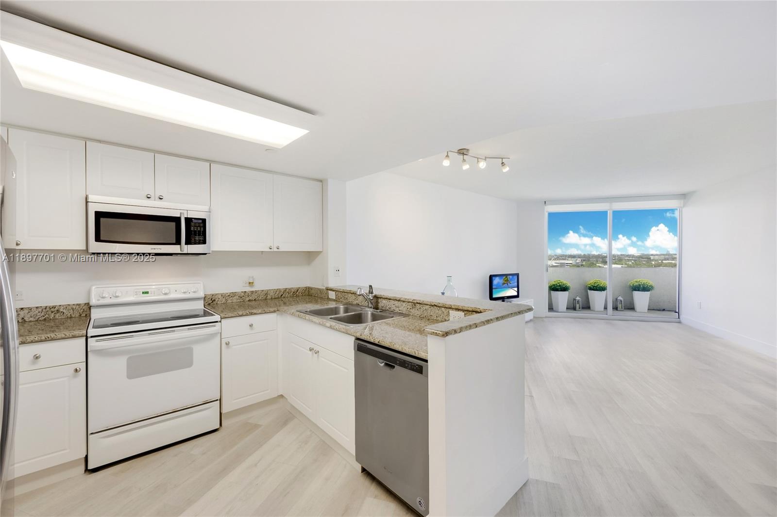 19501 W Country Club Dr #1111, Aventura FL 33180
