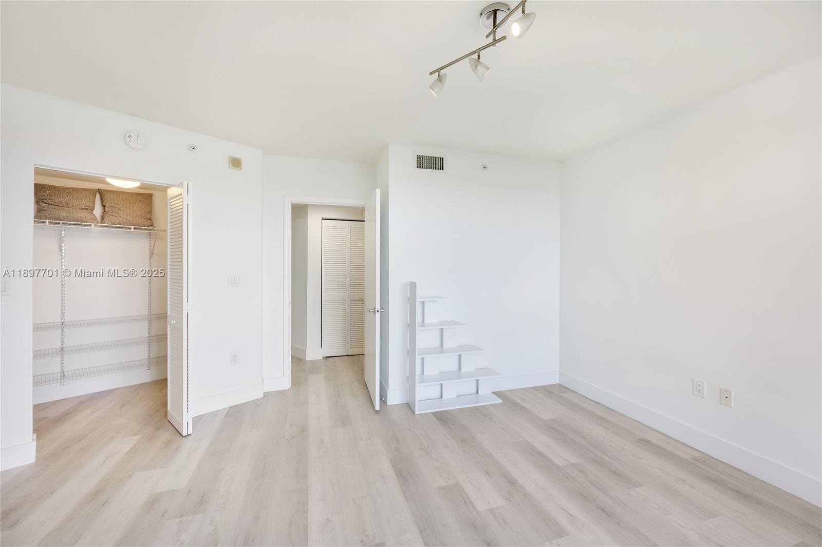 19501 W Country Club Dr #1111, Aventura FL 33180