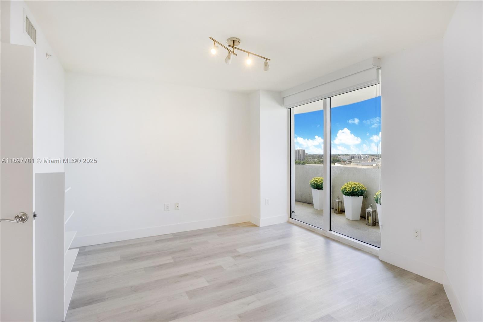 19501 W Country Club Dr #1111, Aventura FL 33180