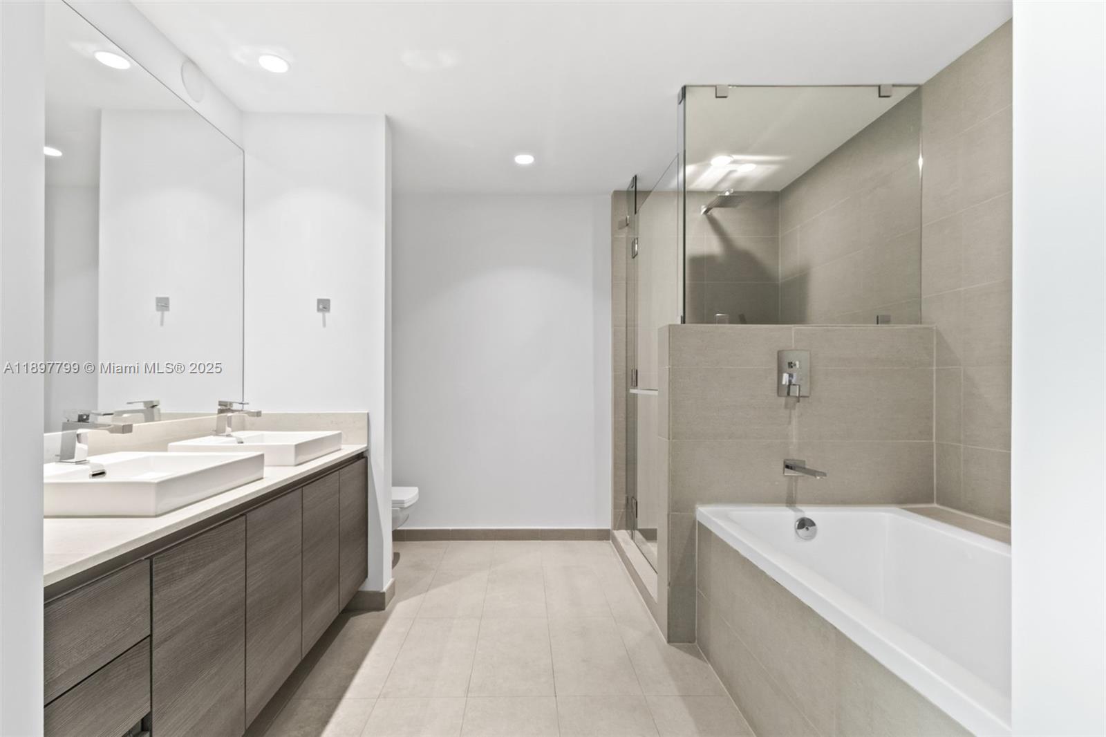1080 Brickell Ave #3006, Miami FL 33131