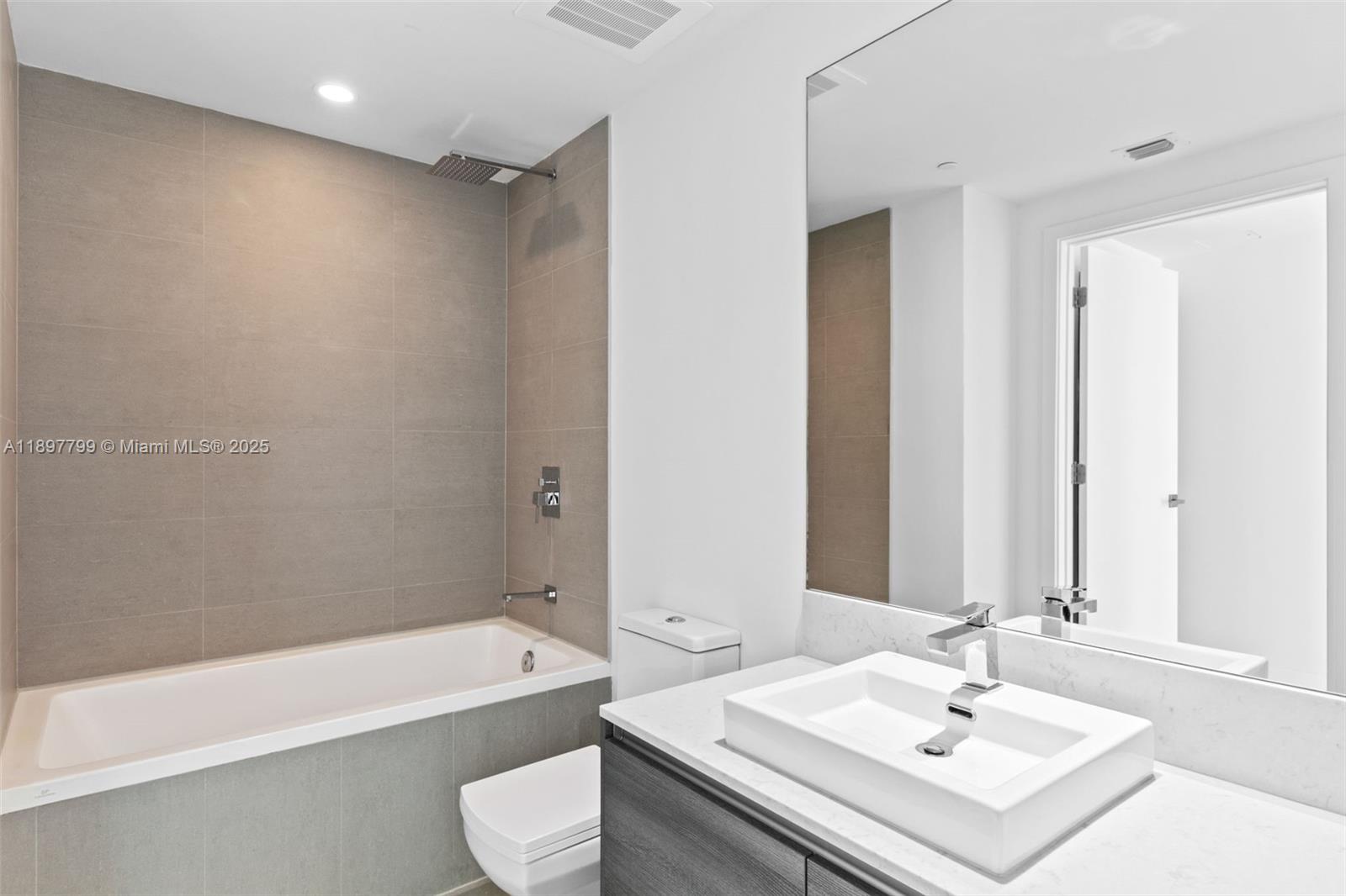 1080 Brickell Ave #3006, Miami FL 33131