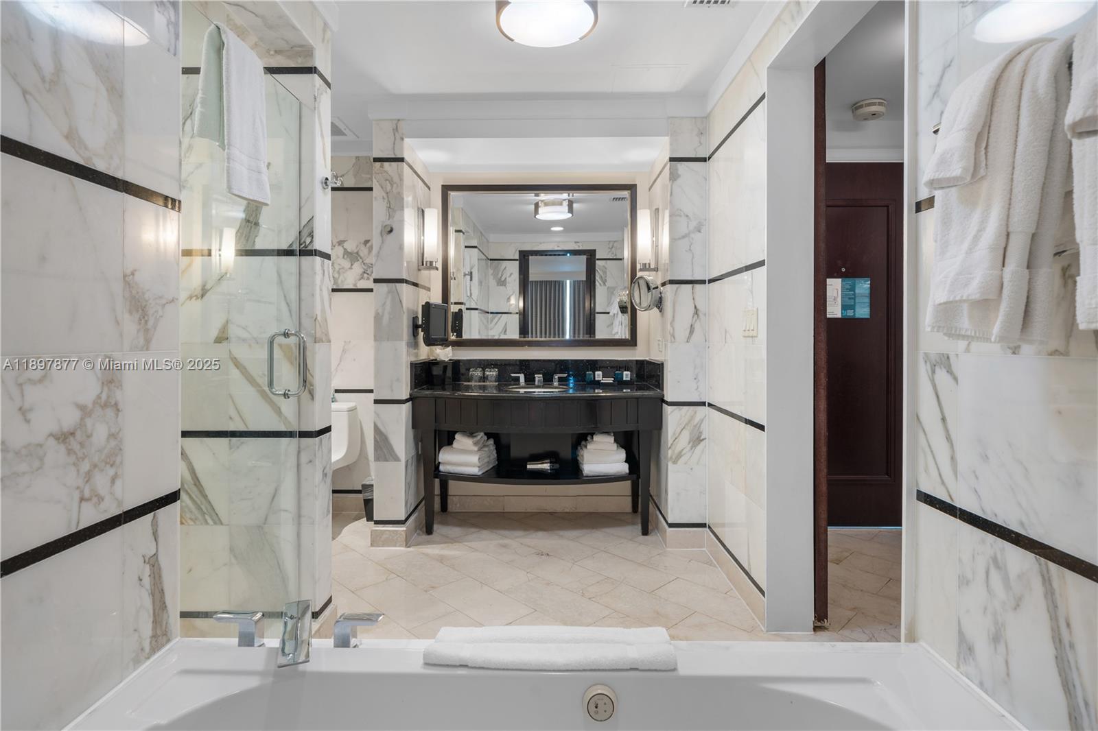4391 Collins Ave #1403, Miami Beach FL 33140